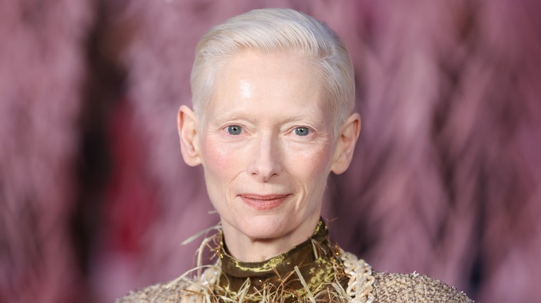 Tilda Swinton en el desfile primavera/verano de Alta Costura de Chanel durante la Semana de la Moda de París en enero de 2026