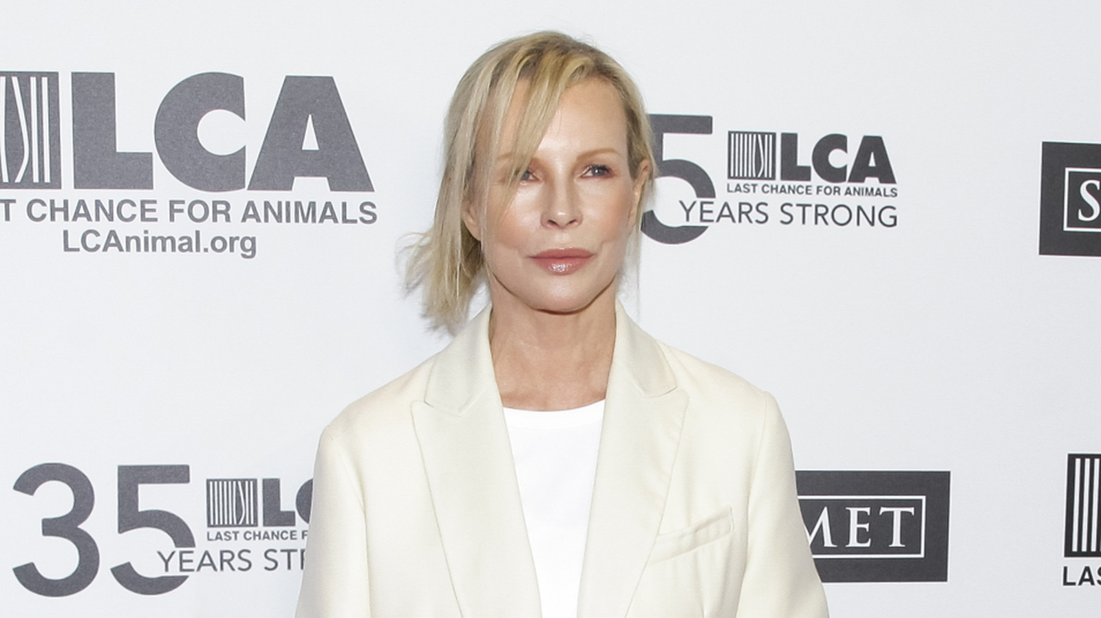 El secreto para la piel sana de Kim Basinger a los 70 años puede ser más simple de lo que cree