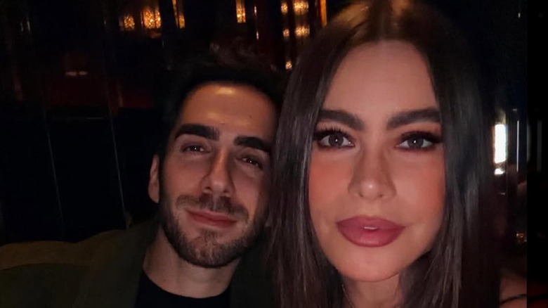 Sofía Vergara tomándose una selfie con su novio Douglas Chabbott