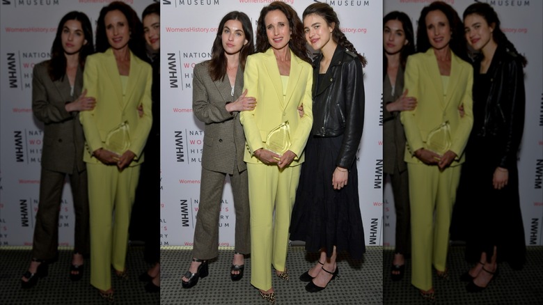 Andie MacDowell y sus hijas Rainey y Margaret Qualley en 2020