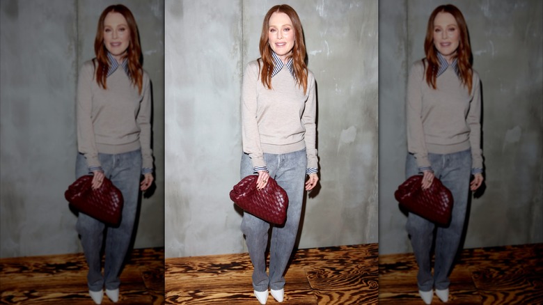 Julianne Moore en el desfile otoño/invierno de Bottega Veneta durante la Semana de la Moda de Milán en febrero de 2024