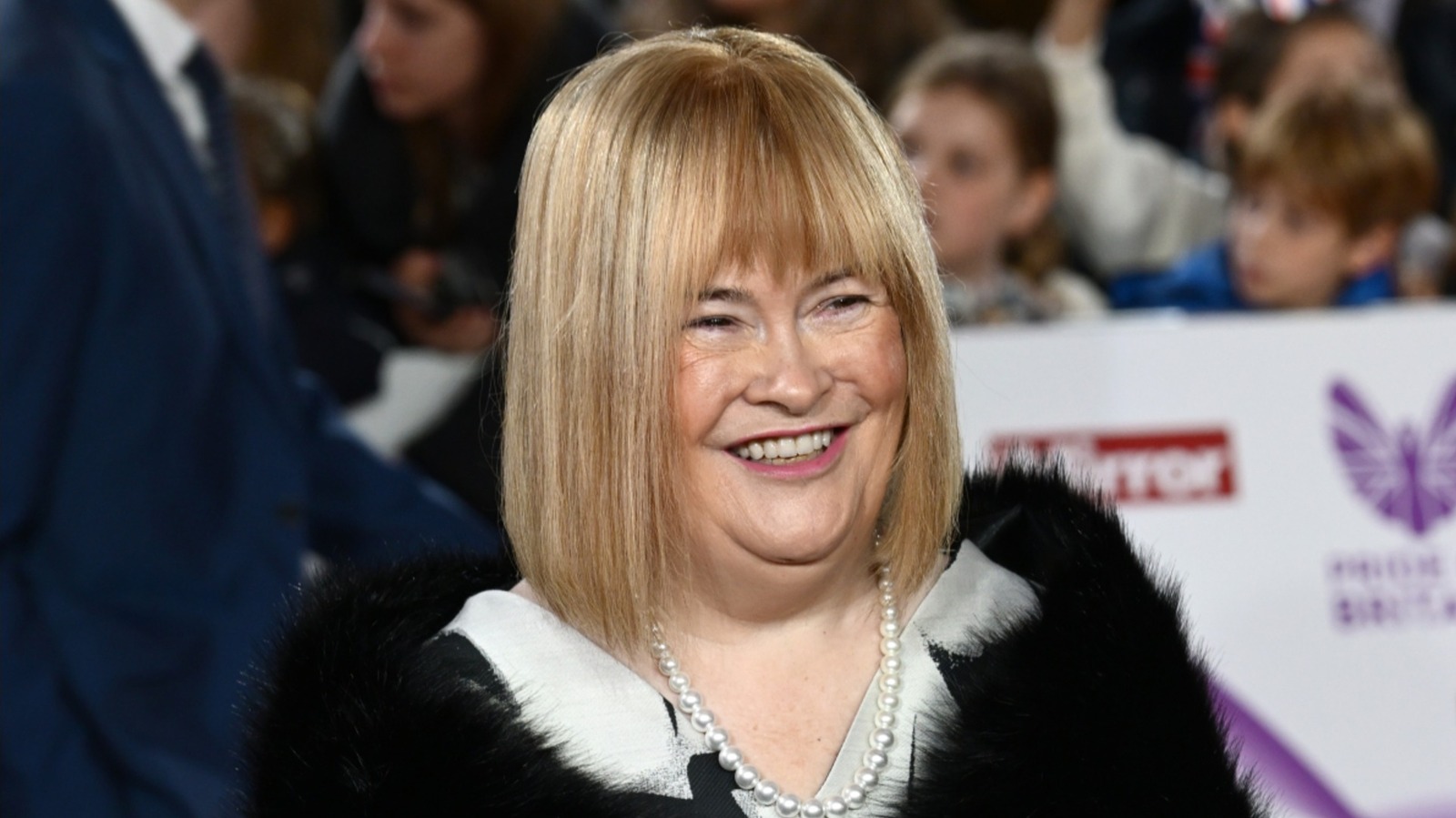 La nueva apariencia de Susan Boyle llama la atención mientras demuestra que las mujeres mayores siempre pueden reinventarse