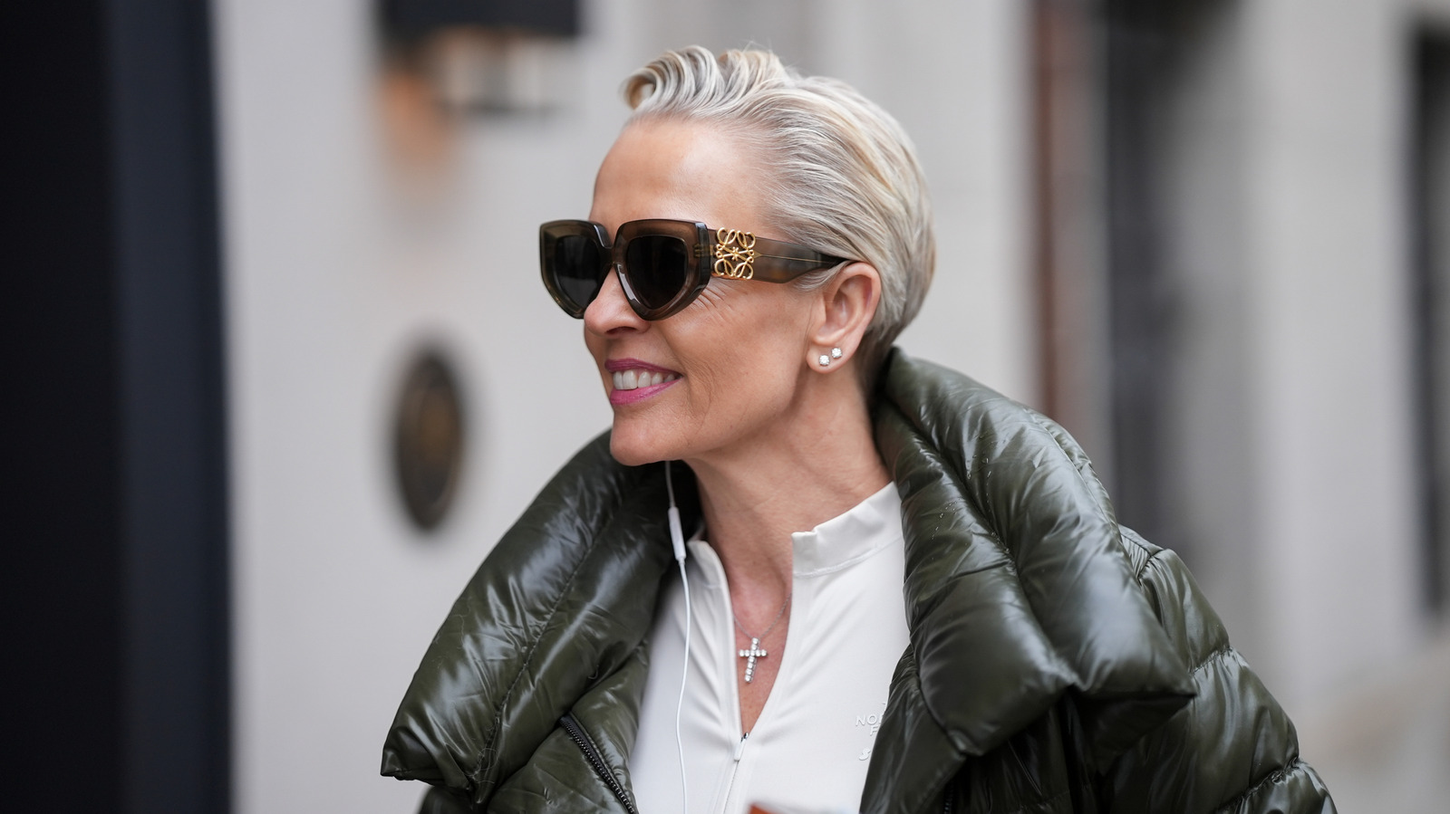 3 tendencias de cabello gris perfectas para mujeres mayores en 2026