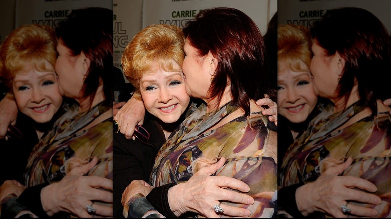 Debbie Reynolds y Carrie Fisher llegan al estreno del documental de HBO 