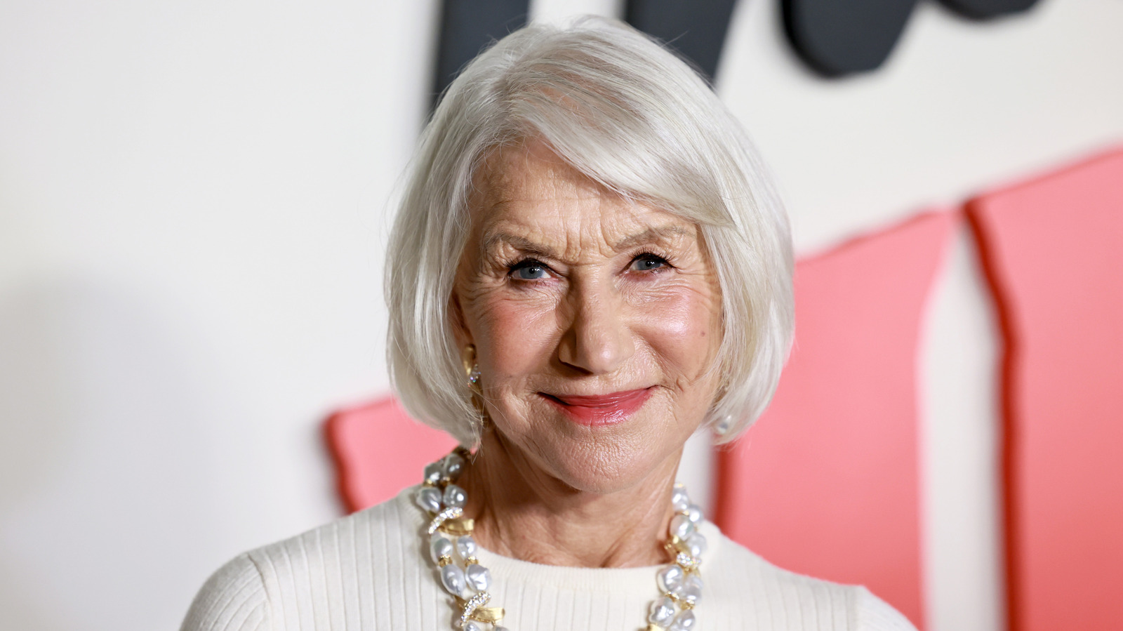 Nuestro dermatólogo confirma que el mejor consejo de Helen Mirren para una piel sana es un consejo probado y verdadero