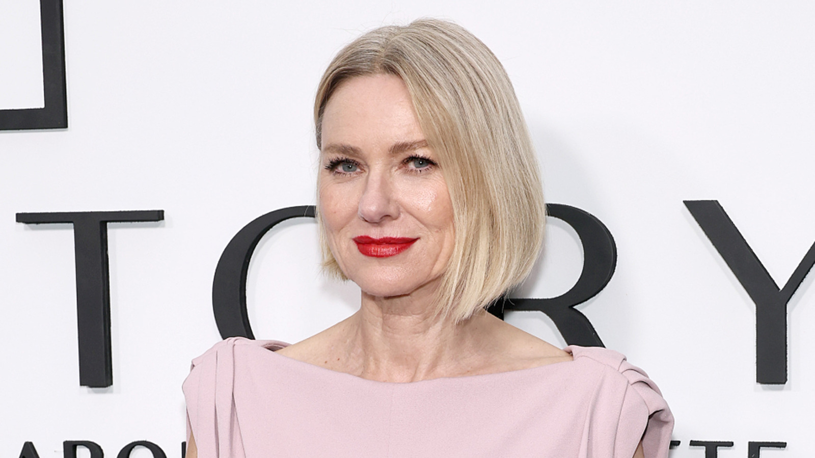 Naomi Watts convirtió su confusión sobre la menopausia en recursos para otras mujeres