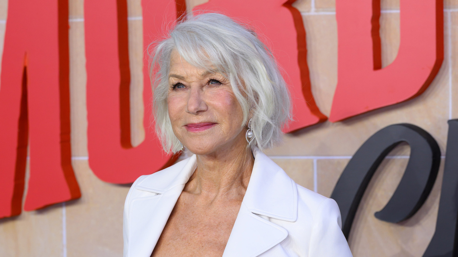 Las fotos de antes y después de la transformación del cabello gris de Helen Mirren demuestran que es hermosa a cualquier edad