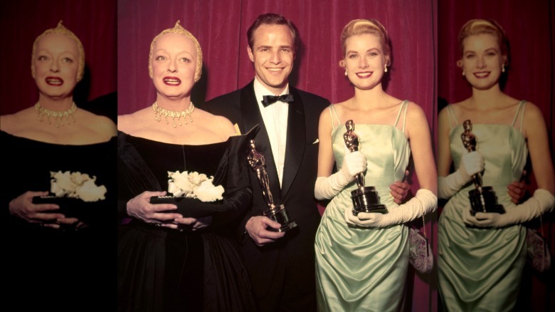 Grace Kelly junto a Marlon Brando y Bette Davis después de los Oscar de 1955.