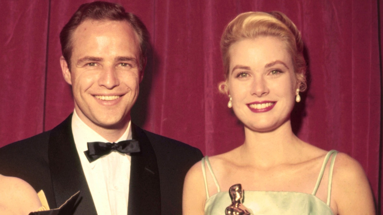 Foto retrospectiva de Grace Kelly de los Oscar de 1955 destaca uno de sus looks más elegantes