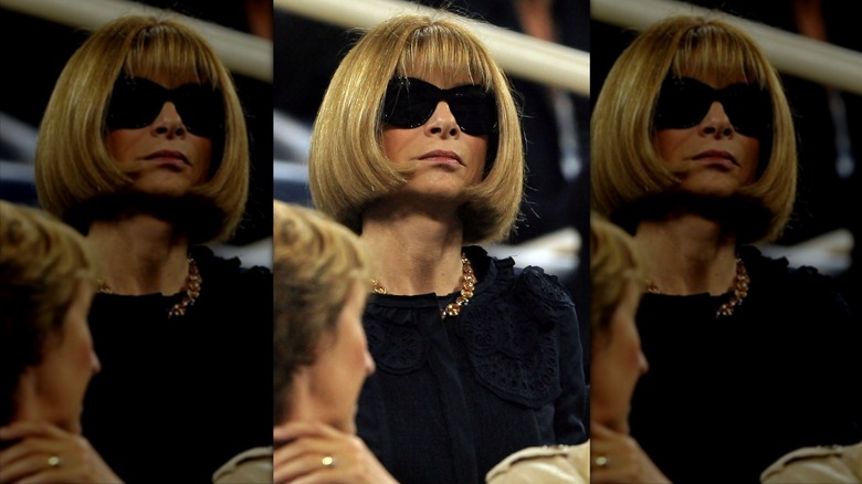 Anna Wintour con cabello rubio y gafas de sol