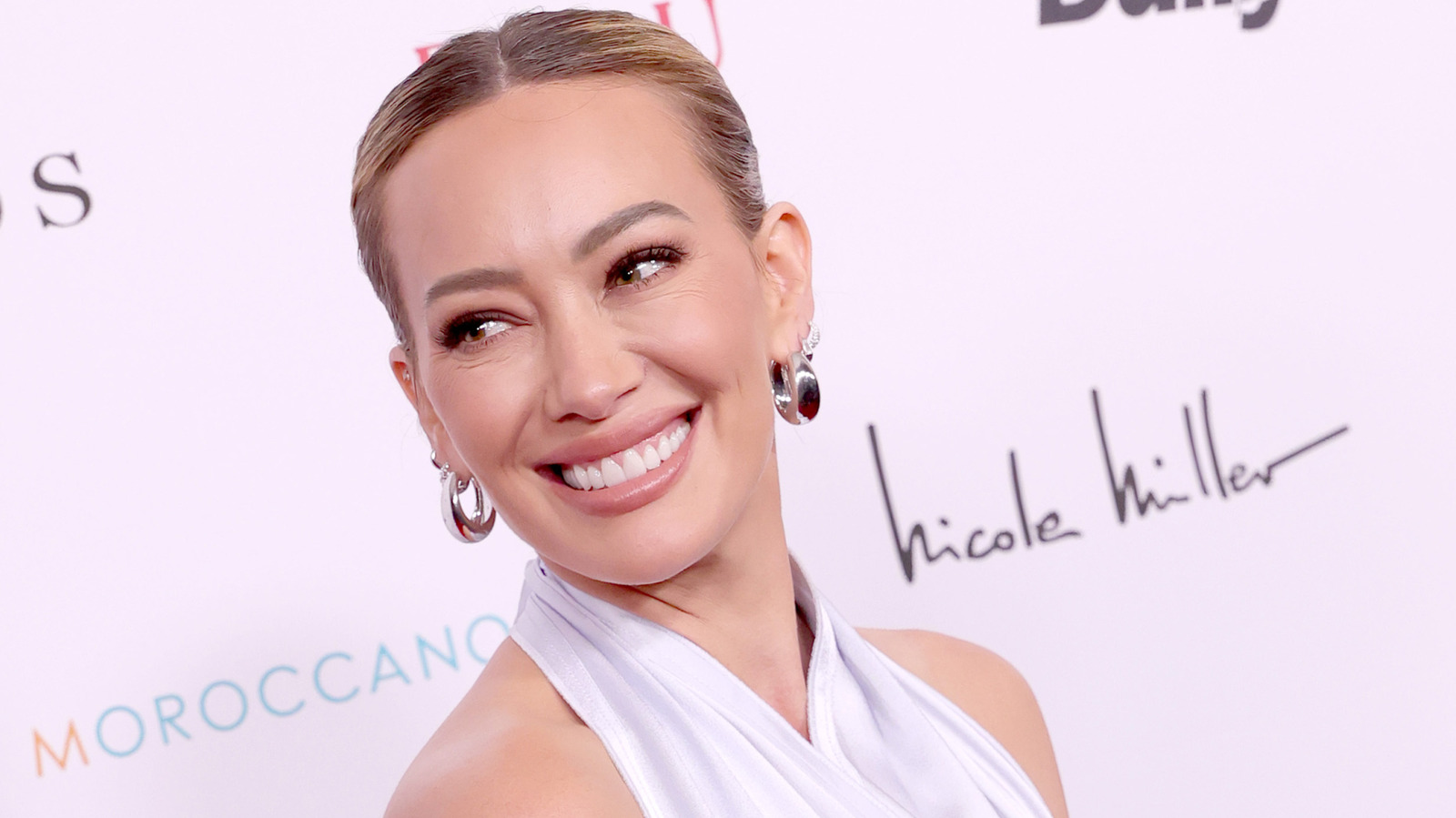 Cómo la maternidad ayudó a replantear los sentimientos de Hilary Duff sobre su cuerpo