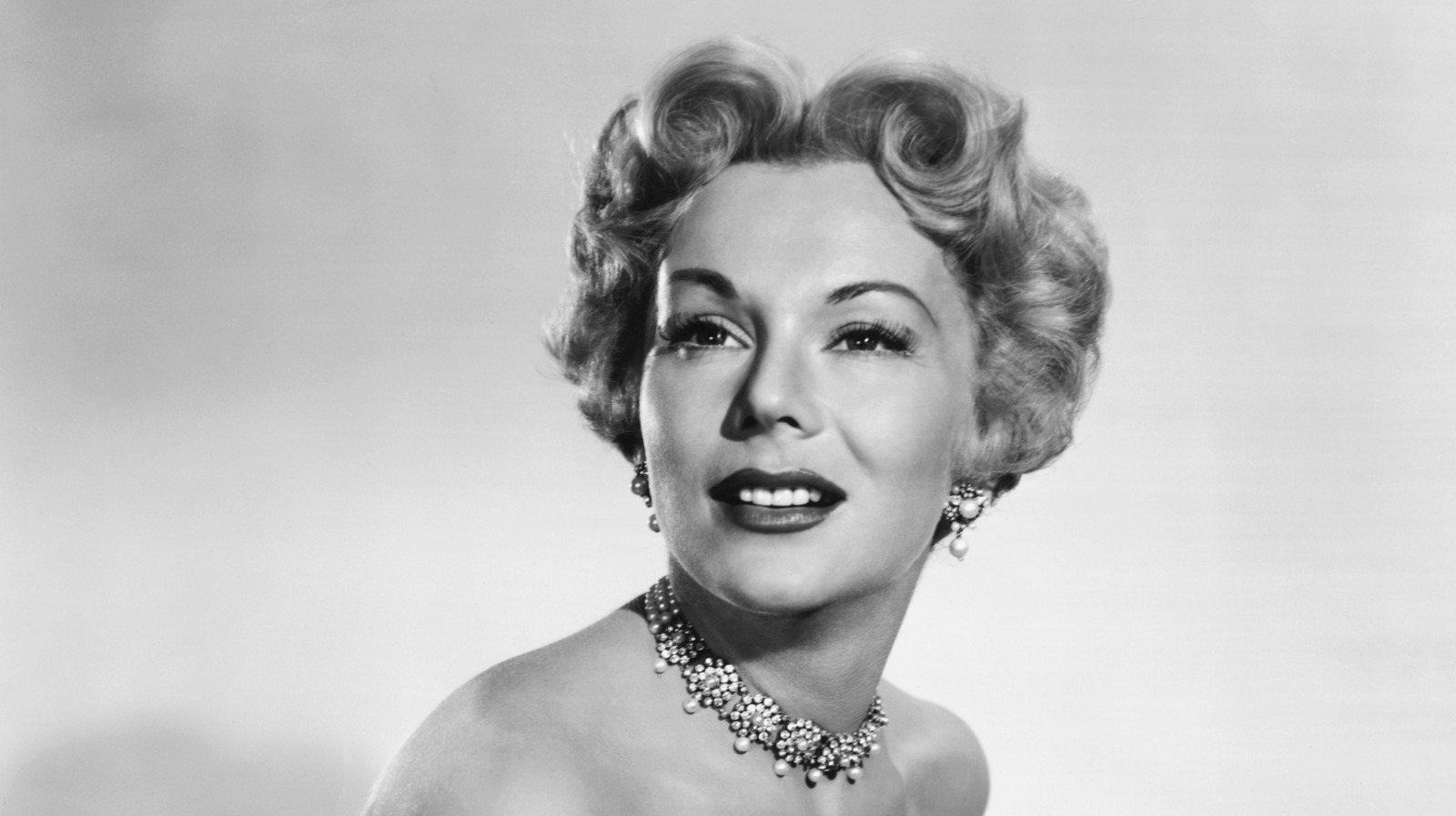 La magnífica transformación del ícono de los años 60 Eva Gabor, en fotos