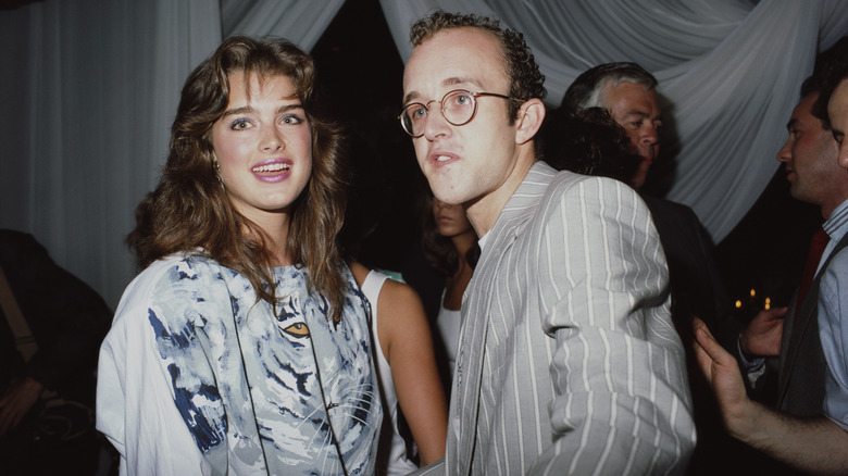 Brooke Shields y el artista Keith Haring en la discoteca Palladium de Nueva York 1987