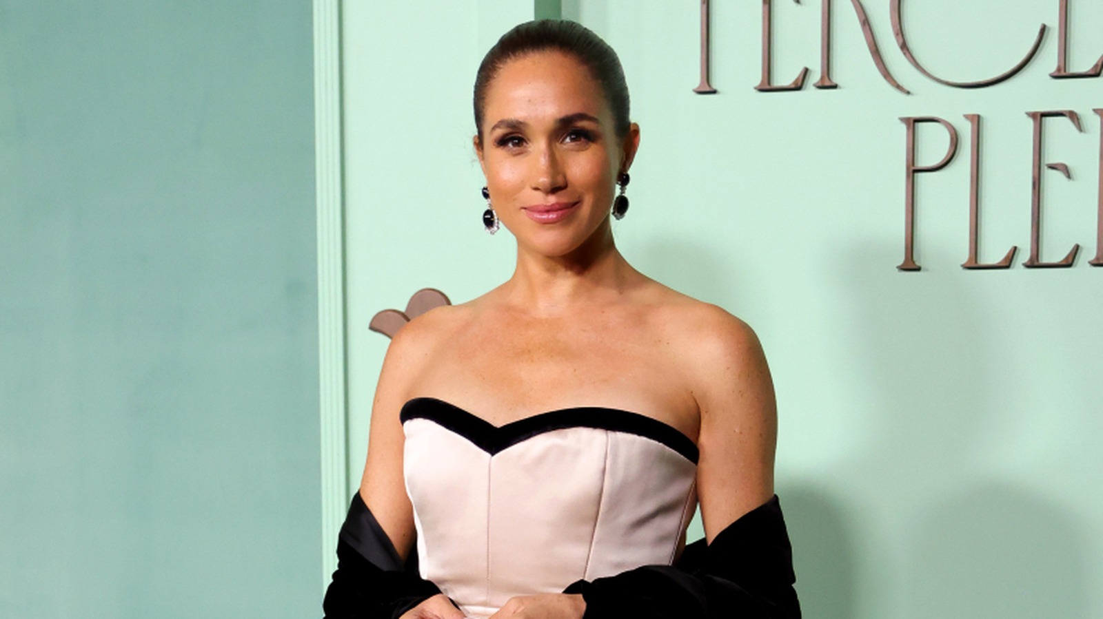 Los mejores trajes de alfombra roja de Meghan Markle la coronan como una de las reinas de la moda