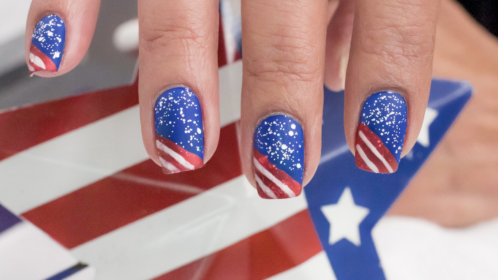 7 ideas de uñas del 4 de julio llenas de estrellas y rayas