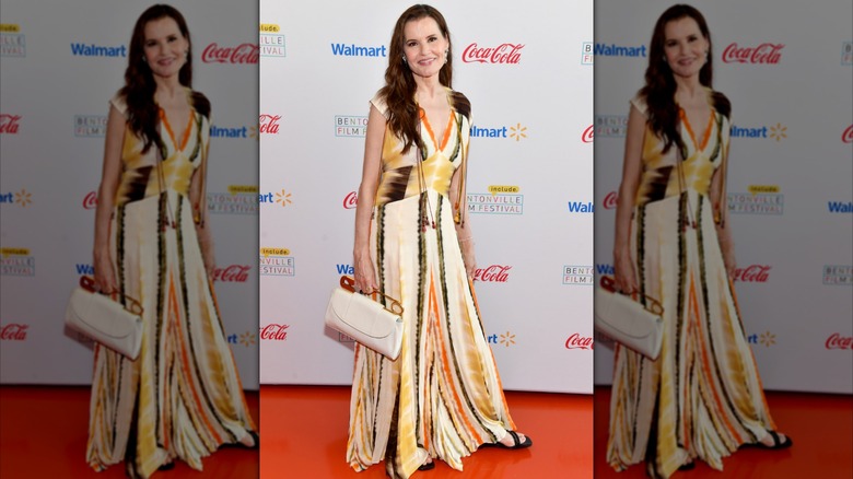 Geena Davis con un vestido teñido anudado en el noveno Festival de Cine anual de Bentonville en Bentonville, Arkansas, en junio de 2023