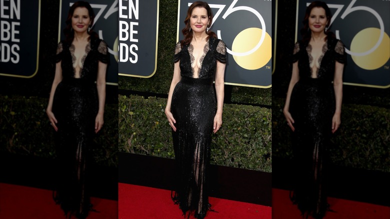 Geena Davis con un vestido negro en la 75a edición anual de los Golden Globe Awards en Beverly Hills en enero de 2018.