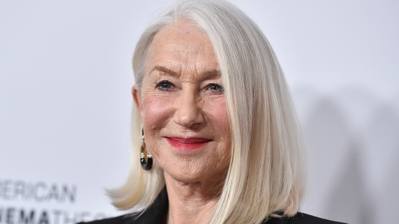 Helen Mirren sonriendo
