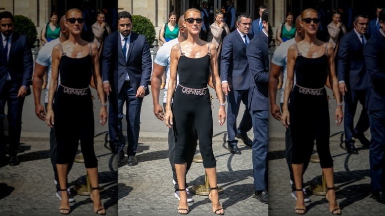 Céline Dion con un mono de Chanel en la semana de la Alta Costura de París