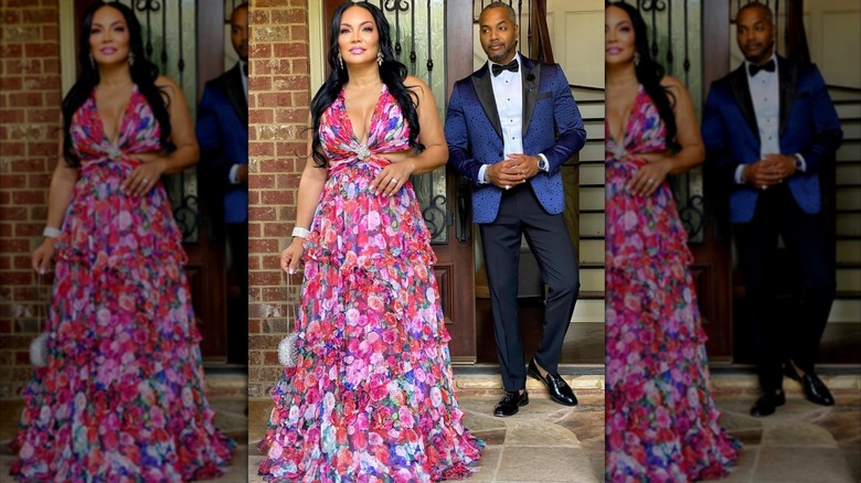 Egypt Sherrod luciendo un vestido floral rosa junto a su marido Mike Jackson