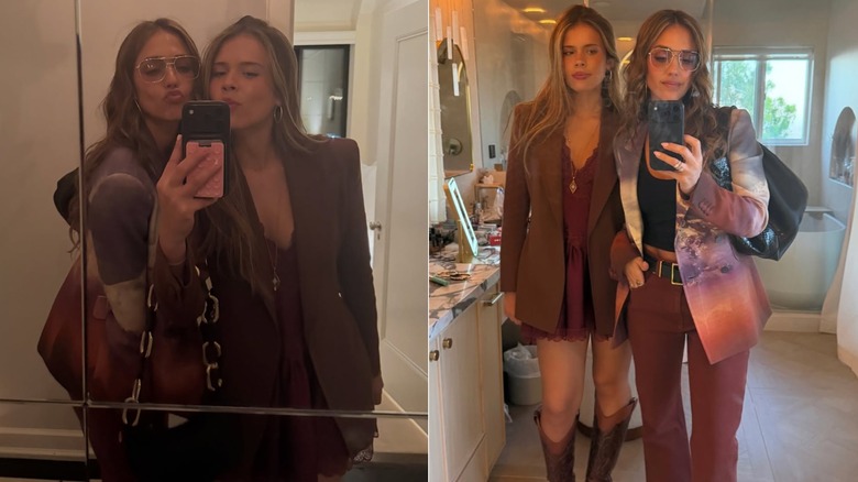 Imagen dividida de Jessica Alba con su hija Honor posando para una selfie en el espejo a la izquierda y en otra selfie a la derecha.