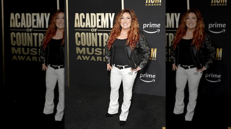 Jo Dee Messina en los Premios ACM 2023.