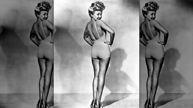 Foto pinup en blanco y negro de Betty Grable