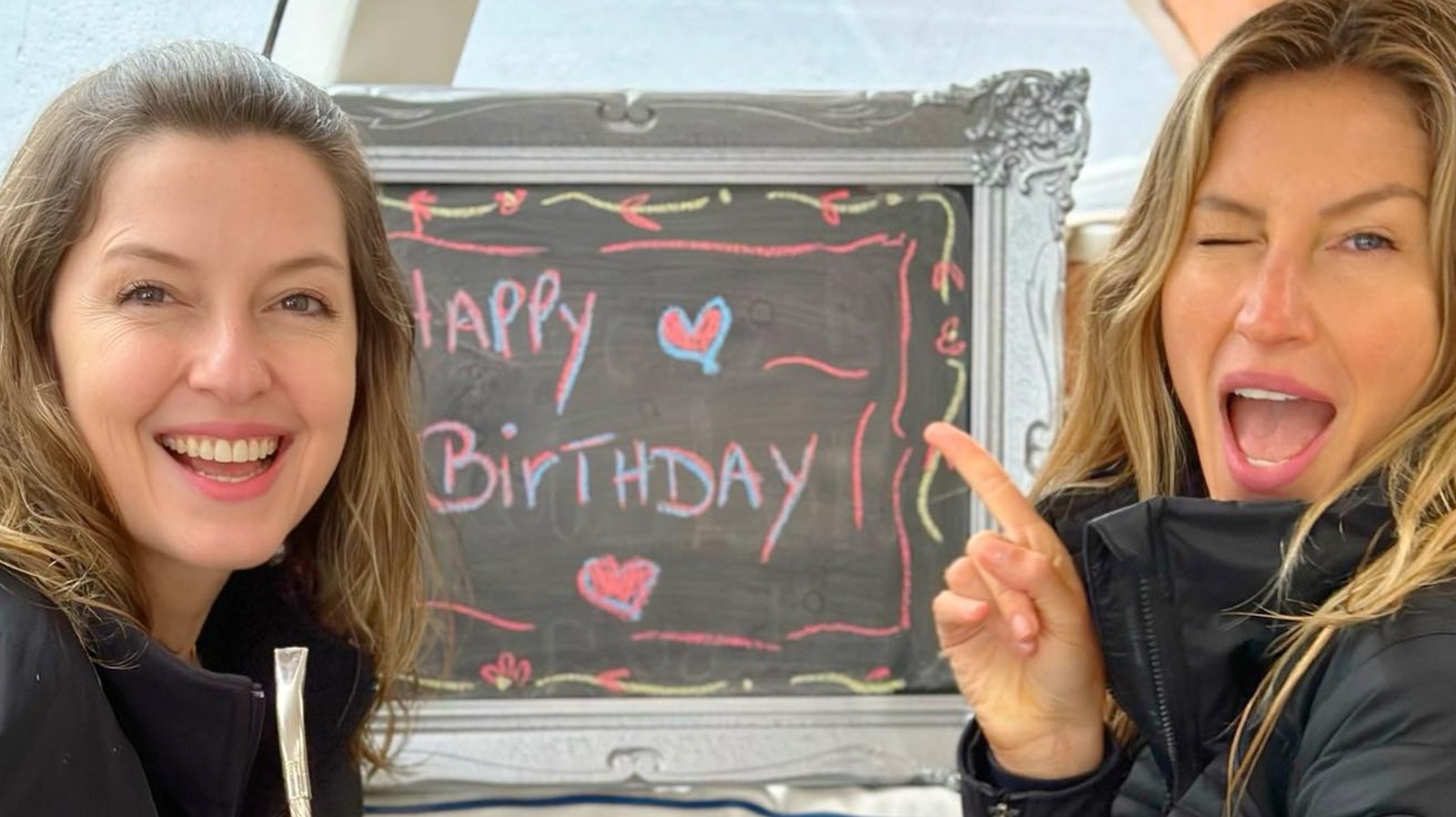 Dulces fotos de Gisele Bündchen y su hermana gemela Patricia