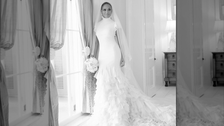 Jennifer López con un vestido de novia de Ralph Lauren