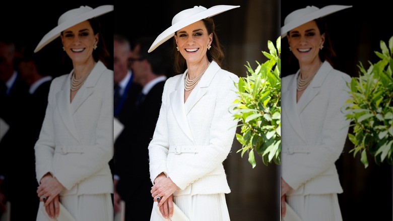 Kate Middleton con chaqueta y falda blancas