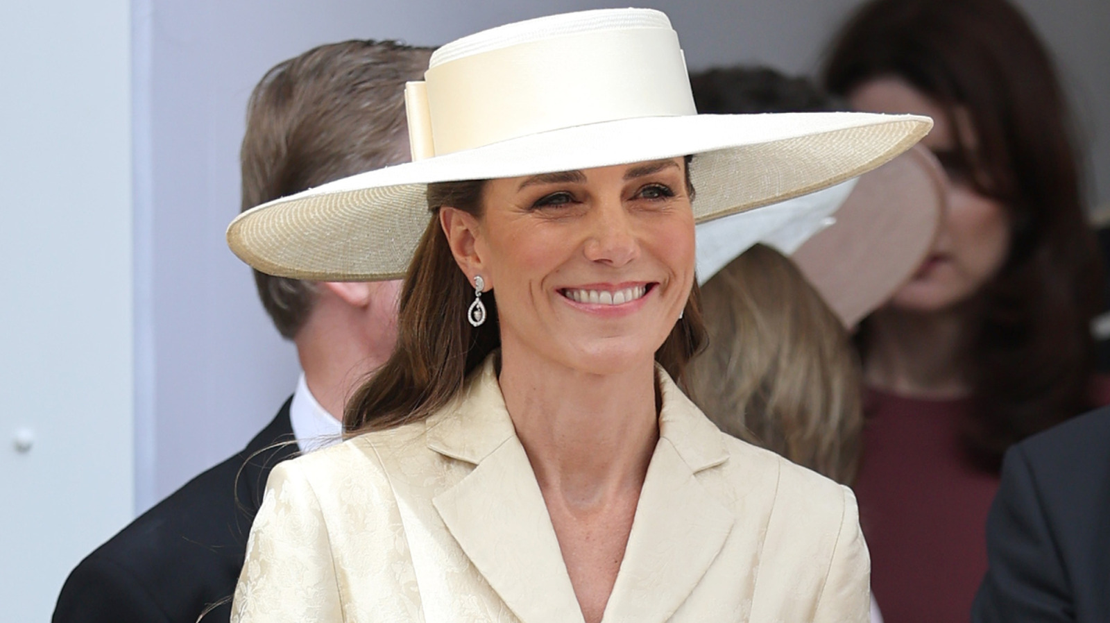 Kate Middleton le da a la tendencia del amarillo mantequilla una mejora elegante en el Día de la Liga 2026