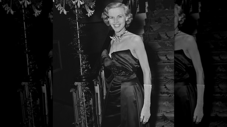 Honre a Blackman en la tercera edición anual de los Premios de Cine de la Academia Británica de Cine en Londres en mayo de 1950