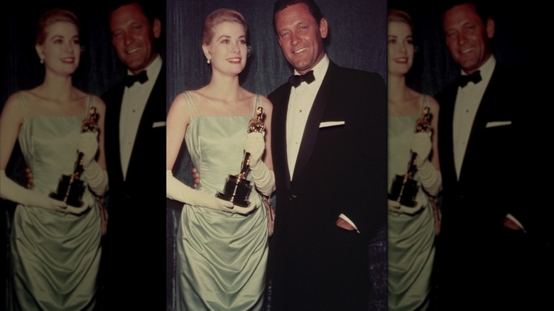 Grace Kelly y William Holden en la 27ª edición de los Premios de la Academia en 1955