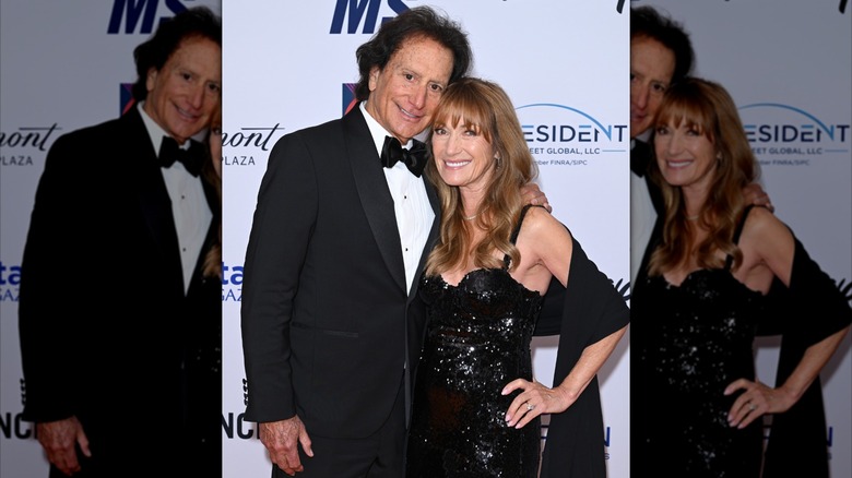 John Zambetti y Jane Seymour en la 33ª gala anual Race to Erase MS en Los Ángeles en junio de 2026 / Anillo de compromiso de Jane Seymour