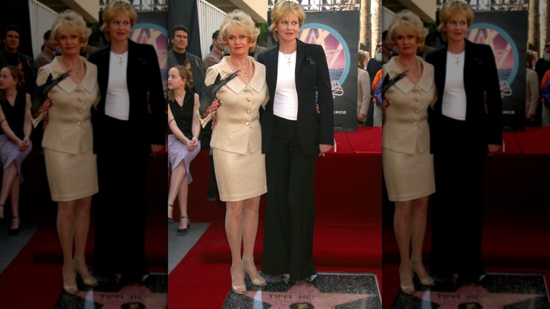Tippi Hedren y su hija Melanie Griffith asistieron a la dedicación de una estrella en el Paseo de la Fama de Hollywood para Tippi Hedren 2003