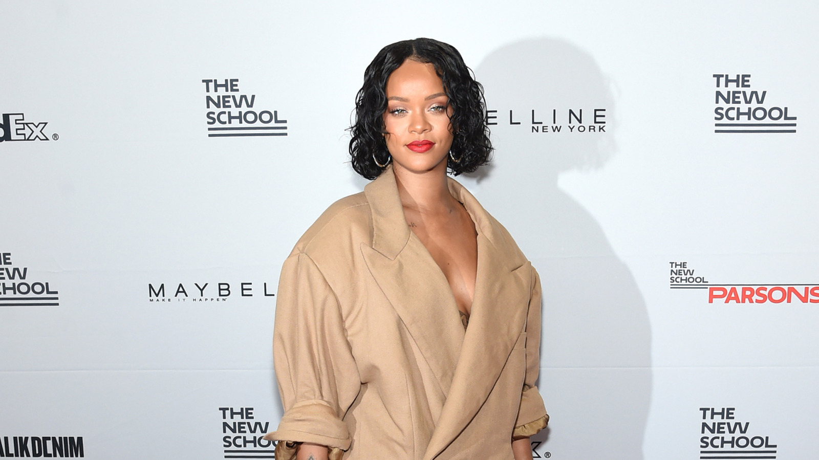 'Está dando conductor de UPS': Rihanna declaró este look como uno de sus momentos peor vestida