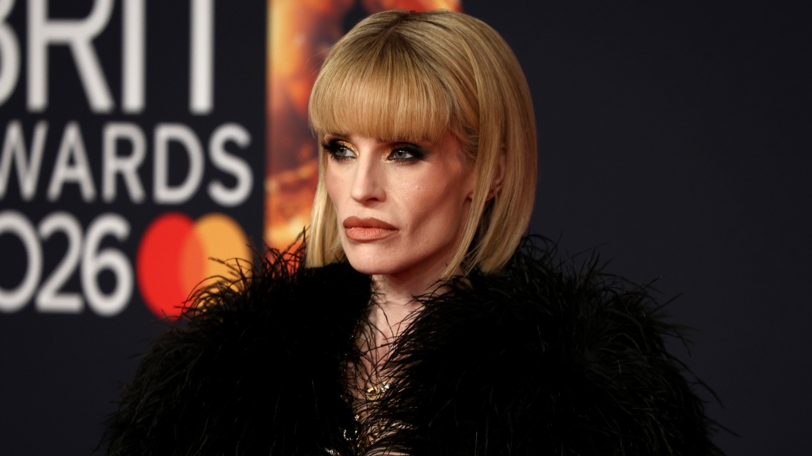 Dulces formas en que Kelly Osbourne ha honrado a su difunto padre Ozzy con moda