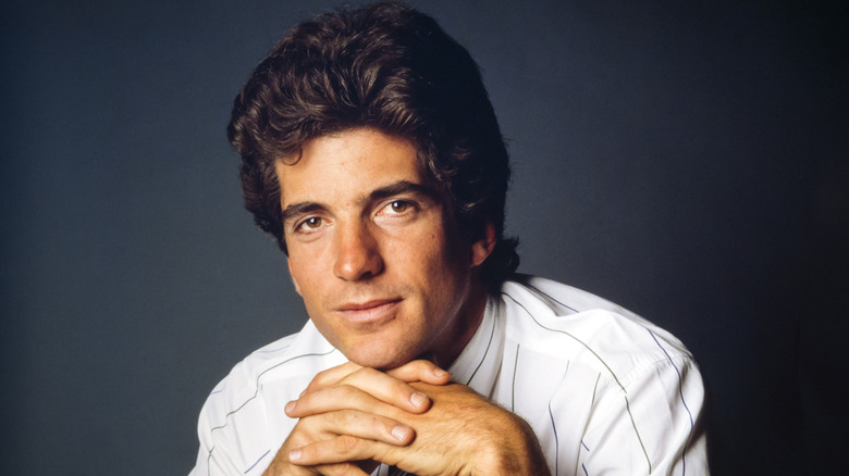 Retrato de estudio de JFK Jr. en Nueva York (1988)