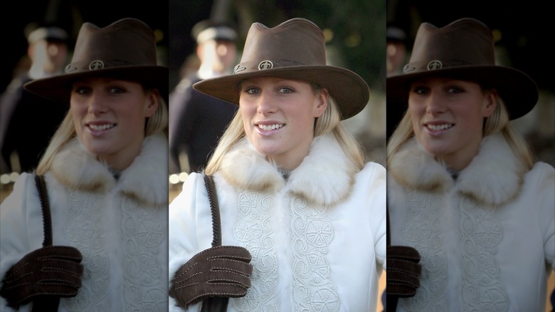 Zara Tindall después del servicio religioso del día de Navidad de 2004.