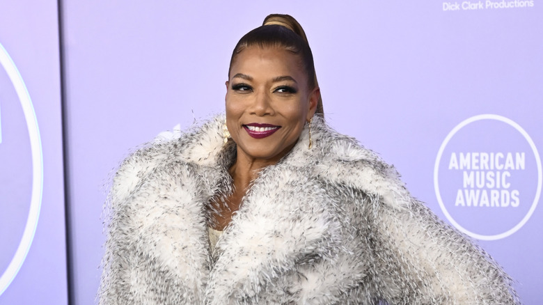 Queen Latifah con una coleta alta