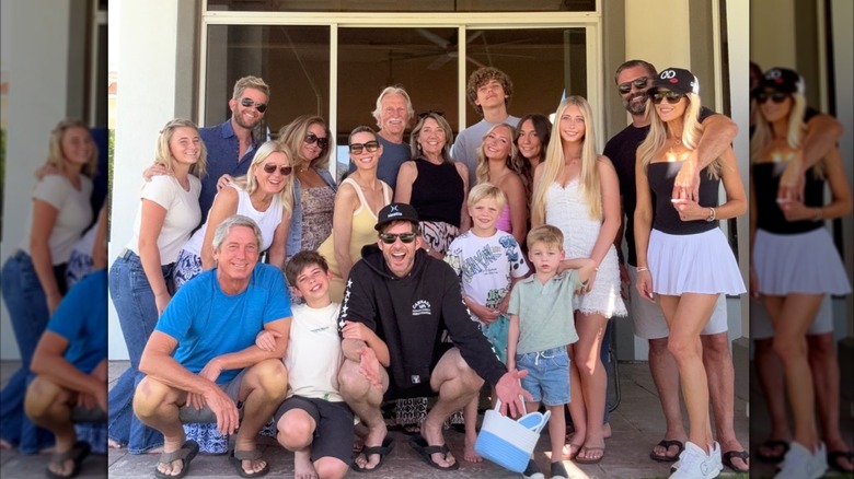 Christina Haack y su familia extendida posan juntas para una foto grupal en Pascua.