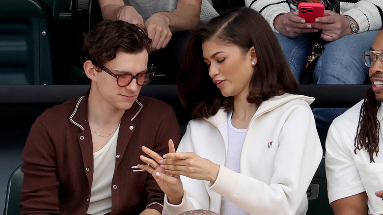 Zendaya y Tom Holland se vistieron casualmente para un evento