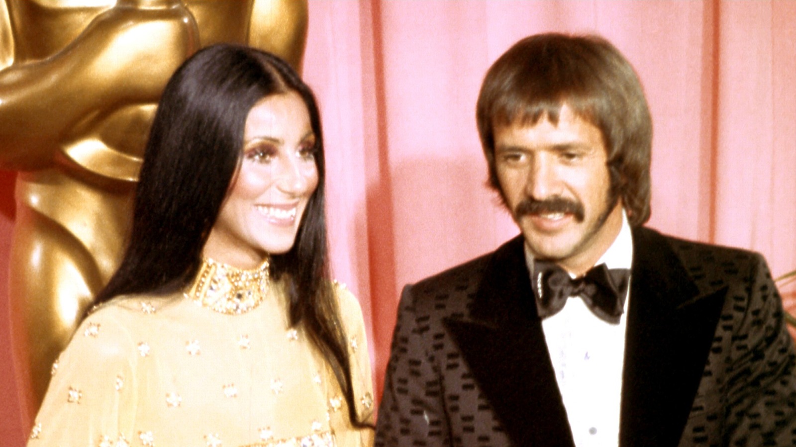 Fotos retrospectivas de programas de premios de los 70 que demuestran cuánto ha cambiado el estilo lujoso desde entonces