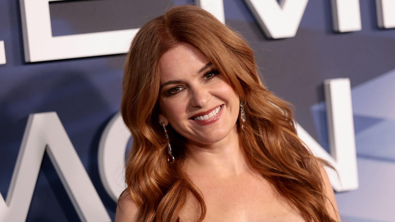 Isla Fisher temía cumplir 50 años, hasta que realmente sucedió (y nos encanta el cambio)