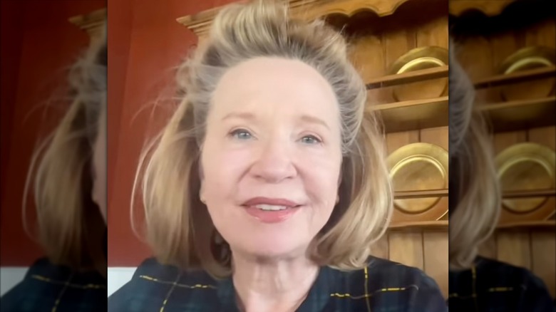 Debra Jo Rupp hablando sobre su aparición en PaleyFest LA 2025.