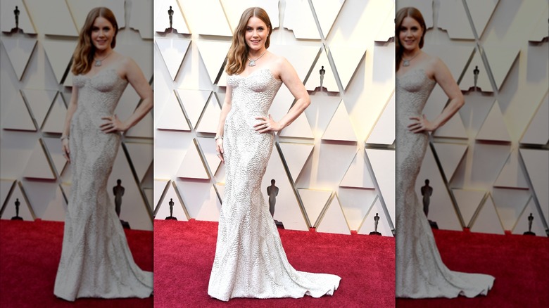 Amy Adams posando en los Oscar 2019.