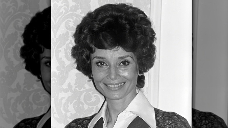 Audrey Hepburn con una permanente voluminosa en los años 70