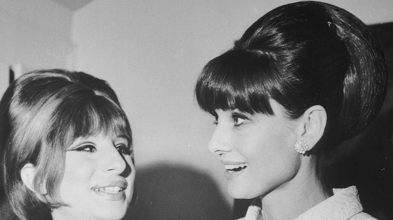Barbra Streisand y Audrey Hepburn fotografiadas juntas en los años 60