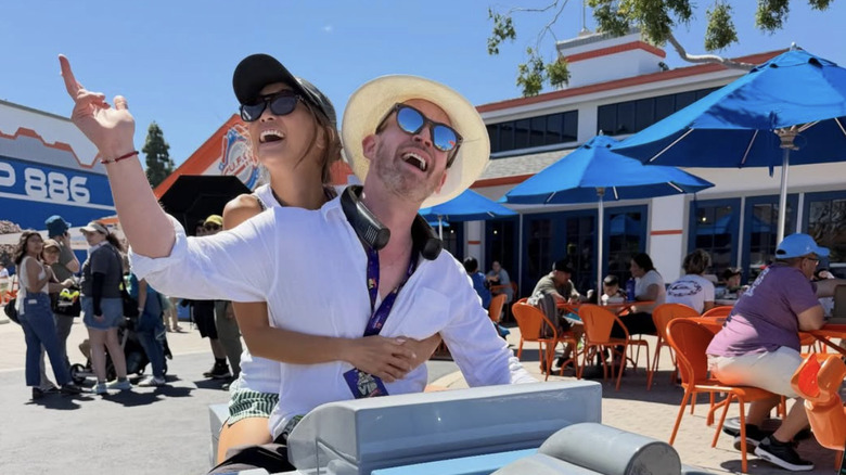 Macaulay Culkin y Brenda Song de paseo en Legoland.