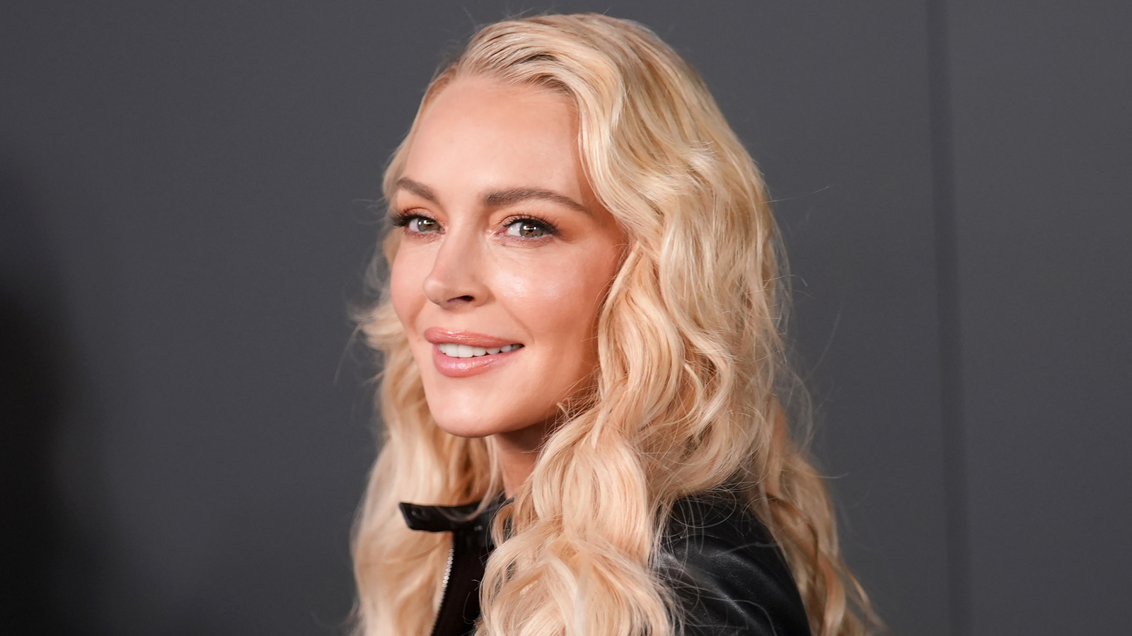 El amor de Lindsay Lohan por su cuerpo posparto muestra hasta dónde ha llegado